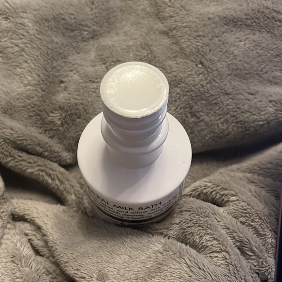 Whish Rose Hip + Lotus Mineral Milk Bath - Picture 3 of 3